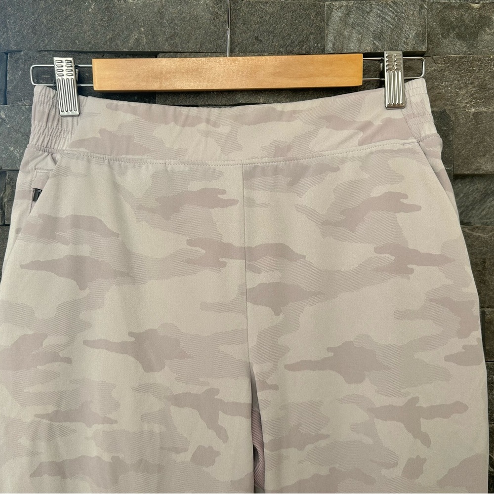 *DONATING 7/31,ACCEPTING ALL OFFERS*Athleta Jogger in Pink & Purple Camo - Picture 3 of 5